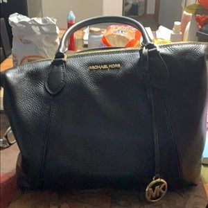 Michael kors large pebbled leather shoulder bag
